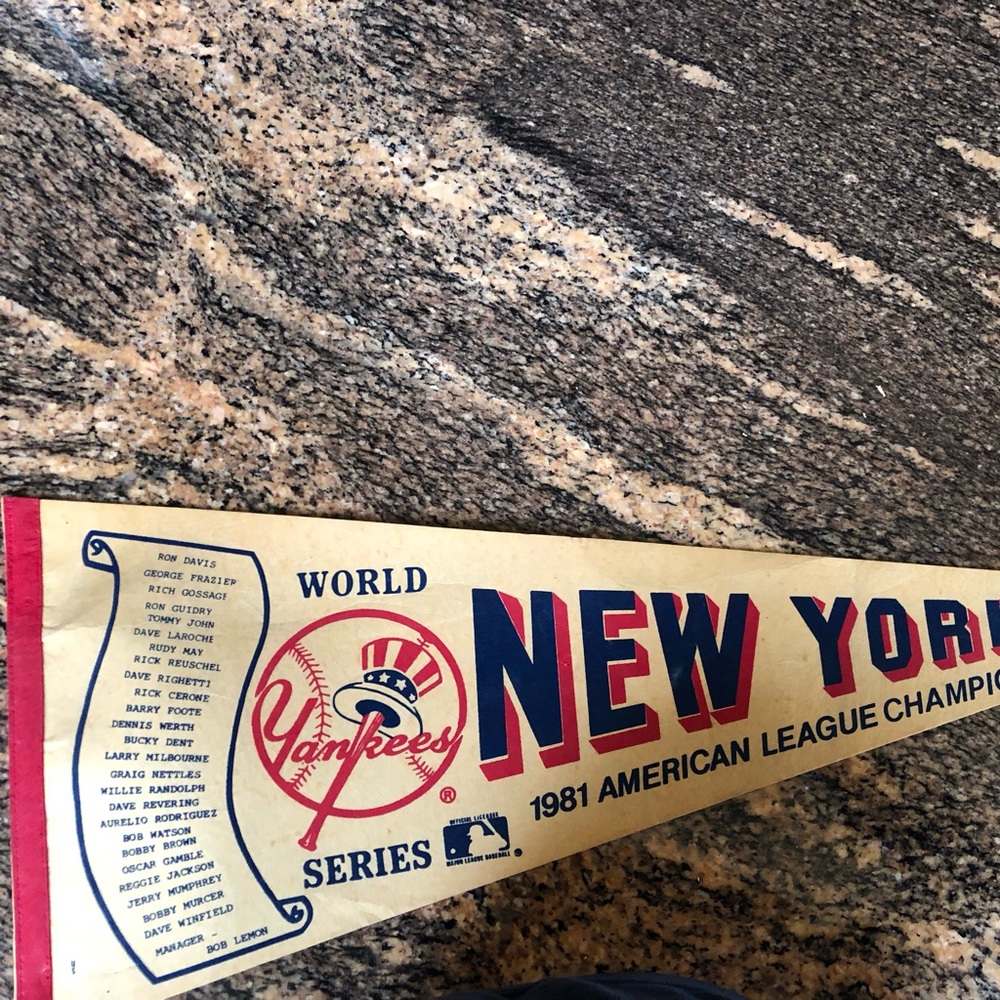 1981 NY Yankees Banner & 1998 Key Chain